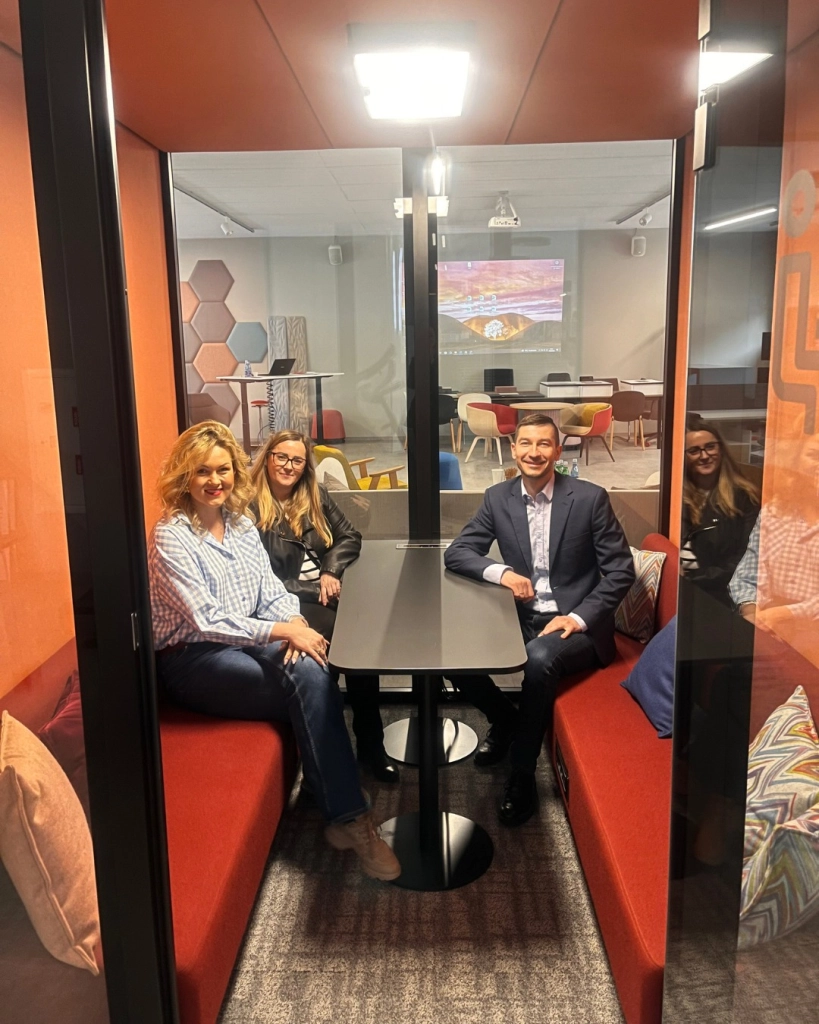 Nowa współpraca: odwiedziliśmy fabrykę Furniko